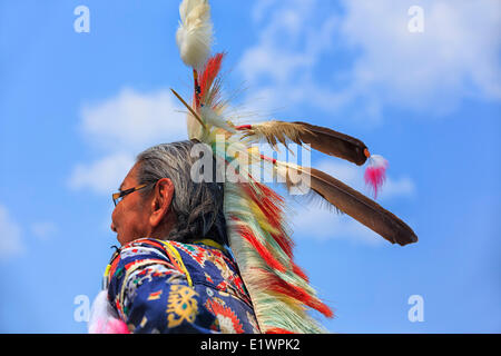 Erste Nationen Elder in traditionellen Kopfschmuck, Winnipeg, Manitoba, Kanada Stockfoto