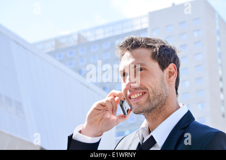 Geschäftsmann mit Handy. Stockfoto