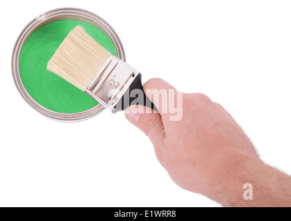 Hand zu Pinsel eintauchen in einen Topf mit Lack isoliert auf weißem Hintergrund Stockfoto