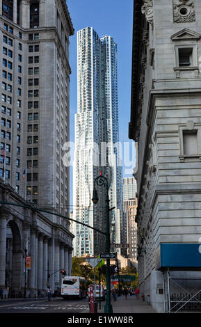 Bei 76 Geschichten die New York von Gehry wurde vom Architekten Frank Gehry entworfen und ist die höchste Wohn Builing in Nord Ameri Stockfoto