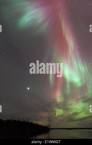 Giant Mine Townsite und Aurora Borealis, Nordwest-Territorien, Kanada Stockfoto