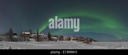 Giant Mine Townsite und Aurora Borealis, Nordwest-Territorien, Kanada Stockfoto