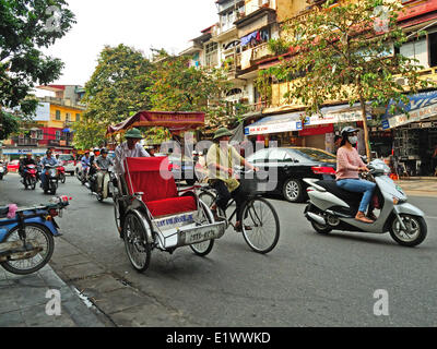 Verkehr im French Quarter, Hanoi, Vietnam Stockfoto