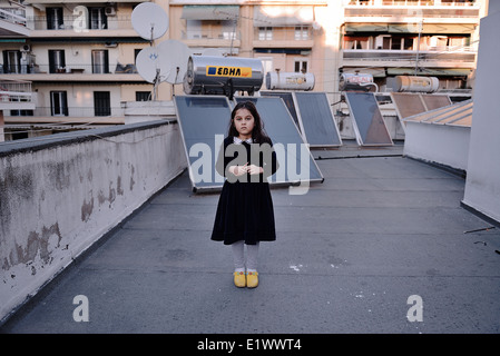 Ein afghanischer Flüchtling Mädchen lebt in einem Gästehaus in Thessaloniki, Griechenland 2014 Stockfoto