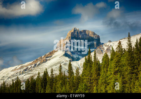 Dolomit-Gipfel, Icefield Parkway, Banff Nationalpark, Alberta, Kanada Stockfoto