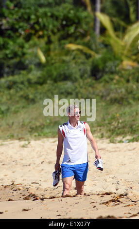 Santo André, Brasilien. 10. Juni 2014. Fußball-Spieler Bastian Schweinsteiger Spaziergänge am Strand von Santo André, Brasilien, 10. Juni 2014. FIFA World Cup wird vom 12 Juni bis 13. Juli 2014 in Brasilien stattfinden. Foto: Marcus Brandt/Dpa/Alamy Live News Stockfoto