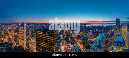 Skyline von Vancouver, Blick nach Süd-west, unten Howe und Hornby Street, Vancouver, Britisch-Kolumbien, Kanada Stockfoto