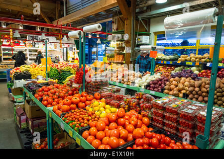 Granville Island Public Market am 29. Januar 2014 im kanadischen Vancouver. Es ist Heimat von über 100 Anbietern bietet frische Meeresfrüchte Fleisch Stockfoto