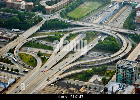 Luftaufnahme von einem Autobahnkreuz in Chicago Stockfoto