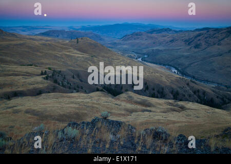 Mondaufgang, Abend Alpenglühen, East Chopaka Grasland, South Okanagan, British Columbia, Kanada Stockfoto