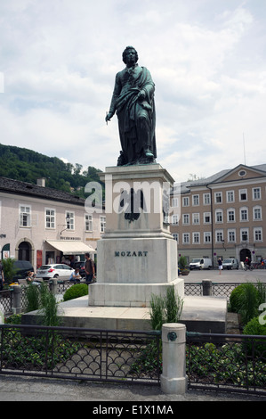 Statue des Komponisten Mozart, Salzburg, Österreich. Stockfoto