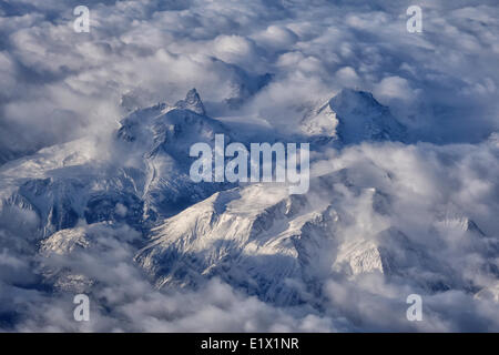 British Columbias Küstengebirge in einer Luftaufnahme auf der Strecke zwischen Whitehorse, Yukon und Vancouver, BC gesehen. Stockfoto