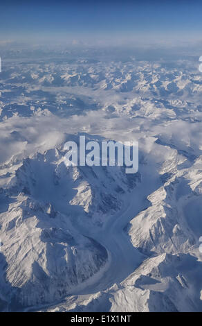 British Columbias Küstengebirge in einer Luftaufnahme auf der Strecke zwischen Whitehorse, Yukon und Vancouver, BC gesehen. Stockfoto