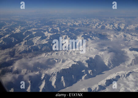 British Columbias Küstengebirge in einer Luftaufnahme auf der Strecke zwischen Whitehorse, Yukon und Vancouver, BC gesehen. Stockfoto