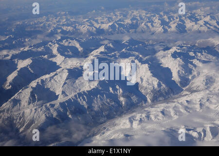 British Columbias Küstengebirge in einer Luftaufnahme auf der Strecke zwischen Whitehorse, Yukon und Vancouver, BC gesehen. Stockfoto