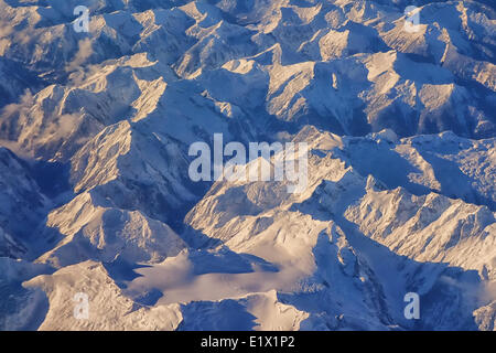 British Columbias Küstengebirge in einer Luftaufnahme auf der Strecke zwischen Whitehorse, Yukon und Vancouver, BC gesehen. Stockfoto