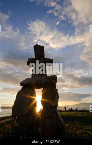 Inukshuk auf Englisch Bay Beach. Vancouver, British Columbia, Kanada Stockfoto