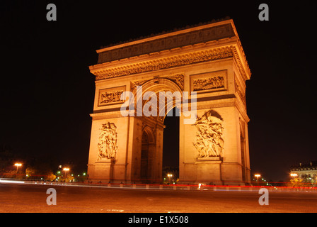 Arc de Triomphe nachts Stockfoto