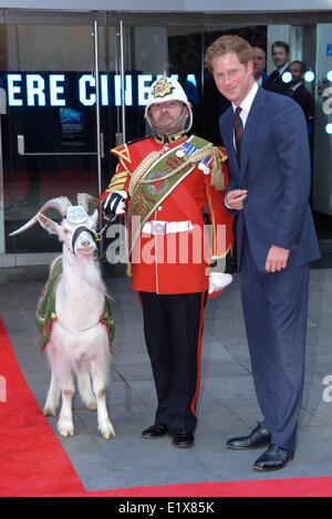 London, UK. 10. Juni 2014. Prinz Harry besucht die Zulu Premiere feiern den 50. Jahrestag seiner Veröffentlichung The Odeon Leicester Square.  Foto: siehe Li/Alamy Live News Stockfoto