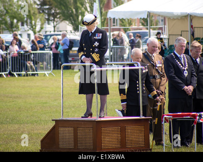 Der Lord Leutnant von Hampshire Dame Mary Fagan steht auf einem Podium während der Gebete in der d-Day 70 Event Portsmouth Stockfoto