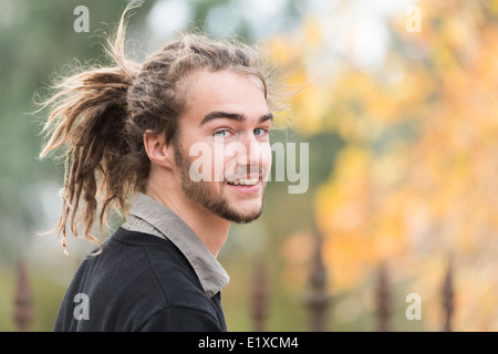 Porträt eines jungen Mannes Stockfoto