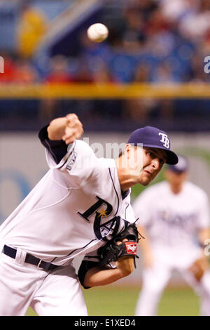 Tampa, FL, USA. 10. Juni 2014. Tampa Bay Rays ab Krug Jake Odorizzi (23) trifft, St. Louis Cardinals dritte Baseman Matt Carpenter (13) Dienstag, 10. Juni 2014 im ersten Inning von den St. Louis Cardinals gegen die Tampa Bay Rays im Tropicana Field auf.  Bildnachweis: Willen Vragovic/Tampa Bay Times / ZUMA Press, Inc/Alamy Live News Stockfoto