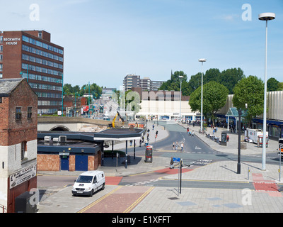 Blick in die A6 in Richtung Wellington Road North mit Mersey Quadrat in Stockport Cheshire UK Stockfoto