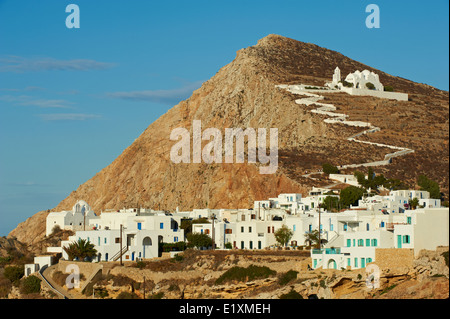 Griechenland, Kykladen-Inseln, Folegandros, Hora Dorf und Kirche Panagia Kimissis Stockfoto