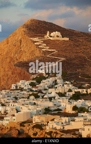 Griechenland, Kykladen-Inseln, Folegandros, Hora Dorf und Kirche Panagia Kimissis Stockfoto