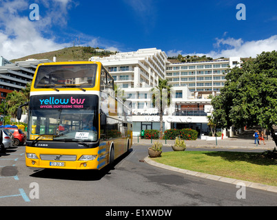 Gelber Bus Stadtrundfahrt Stadt Funchal Madeira Portugal Stockfoto