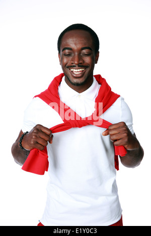 Studioaufnahme von einem lächelnden afrikanischen Mann über Whtie Hintergrund Stockfoto
