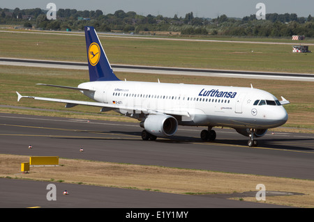 Lufthansa Airbus A320-200 Verkehrsflugzeug, Düsseldorf, Deutschland. Stockfoto