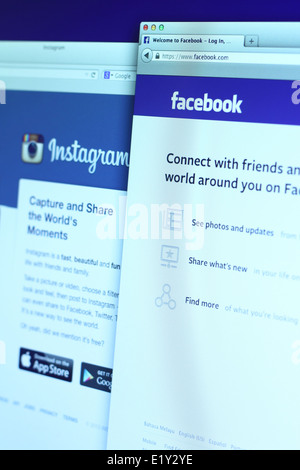 Foto von Facebook und Instagram Homepage auf einem Bildschirm. Facebook und Instagram sind die bekannten social-Media-Netzwerk auf die Stockfoto