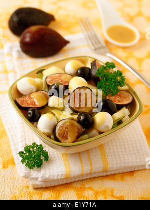 Salat mit Feigen und Käse. Rezept zur Verfügung. Stockfoto