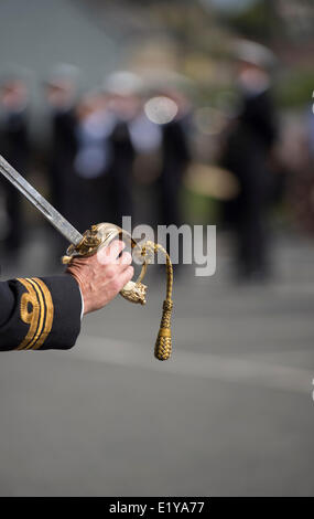 Die jährliche Freedom of Helston-Parade, bei der das Personal unter dem Kommando von Captain Mark Garrat in Helston parade Stockfoto