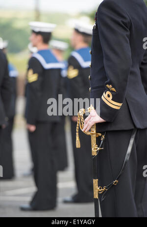 Die jährliche Freedom of Helston-Parade, bei der das Personal unter dem Kommando von Captain Mark Garrat in Helston parade Stockfoto