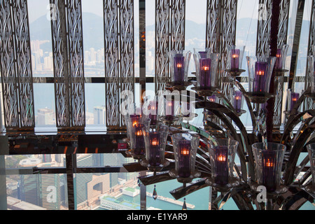 Kronleuchter in Tosca Restaurant im Ritz Carlton in ICC, Kowloon, Hong Kong Stockfoto