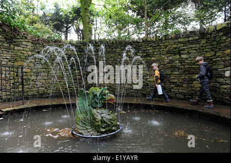 Die Ecke verboten ist eine Torheit gefüllten Garten für die Öffentlichkeit auf dem Gelände des Anwesens Tupgill Park in der Nähe von Leyburn im Norden Stockfoto