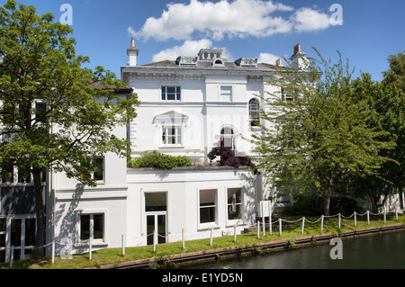 Luxuriöse Anwesen am Grand Union Canal entlang Harrow Road - London-UK Stockfoto