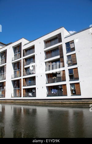 Moderne Wohnung Leben entlang Grand Union Canal entlang Harrow Road - London-UK Stockfoto