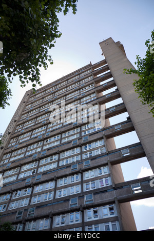 Trellick Tower auf Golborne Road - London W10 - UK Stockfoto