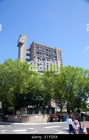 Trellick Tower auf Golborne Road - London W10 - UK Stockfoto