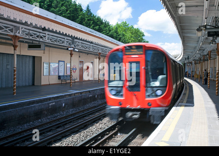 Westbourne Park Station Hammersmith & Stadt U-Bahn Linie, London Stockfoto