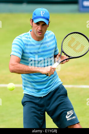 Halle, Westfalen, Deutschland. 11. Juni 2014. Roger Federer der Schweiz in Aktion während einer Trainingseinheit auf der ATP-Tennisturnier in Halle (Westfalen), Deutschland, 11. Juni 2014. Foto: CHRISTIAN WEISCHE/Dpa/Alamy Live News Stockfoto