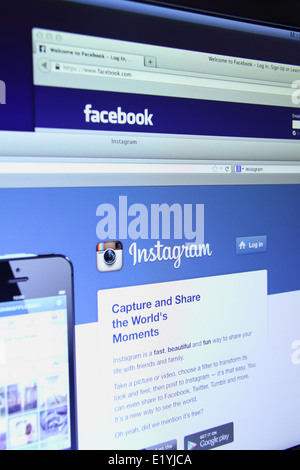 Foto von Facebook und Instagram Homepage auf einem Bildschirm. Facebook und Instagram sind die bekannten social-Media-Netzwerk auf die Stockfoto
