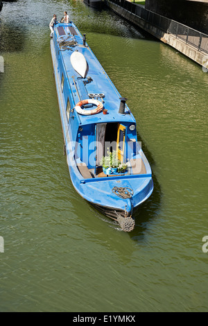 LONDON, Vereinigtes Königreich - Juni 06: Boote am Regents Kanal an Klein-Venedig am 6. Juni 2014 in London. Stockfoto