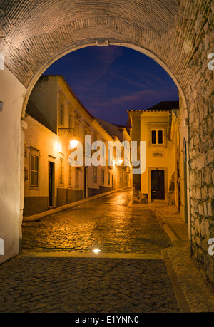 Die Arco da Vila, Eingang zur alten Stadt, Faro, Algarve, Portugal Stockfoto