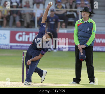 Canterbury, UK. 11. Juni 2014. Ravi Bopara in Aktion während des Spiels Natwest T20 Explosion zwischen Spitfires Kent und Essex Adler bei The Essex The Spitfire Boden Credit bowling: Action Plus Sport/Alamy Live News Stockfoto