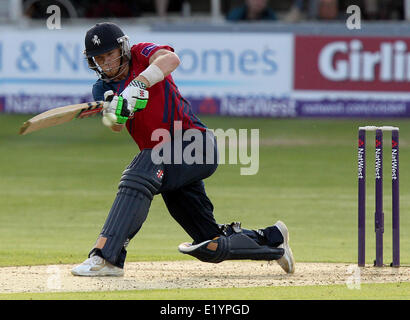 Canterbury, UK. 11. Juni 2014. Sam Billings in Aktion für Kent während der Natwest T20 Blast Spiel zwischen Spitfires Kent und Essex Adler bei The Essex The Spitfire Boden Credit zu zucken: Action Plus Sport/Alamy Live News Stockfoto