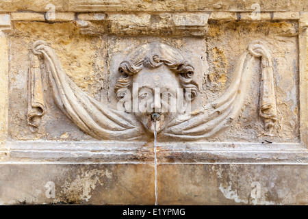 Eine alte Cherub Brunnen auf der Insel Malta. Stockfoto